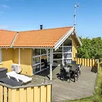 Midja - 800m From The Sea By Interhome