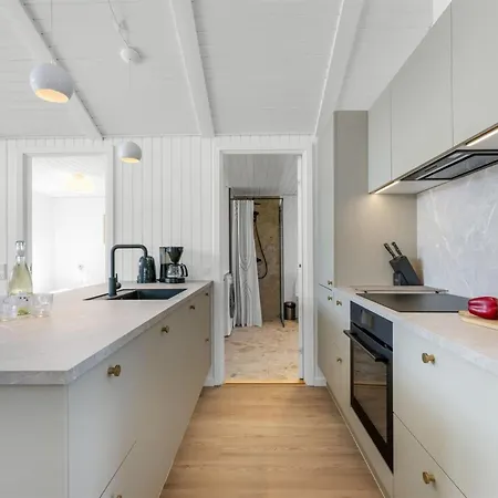 Midja - 800m From The Sea By Interhome
